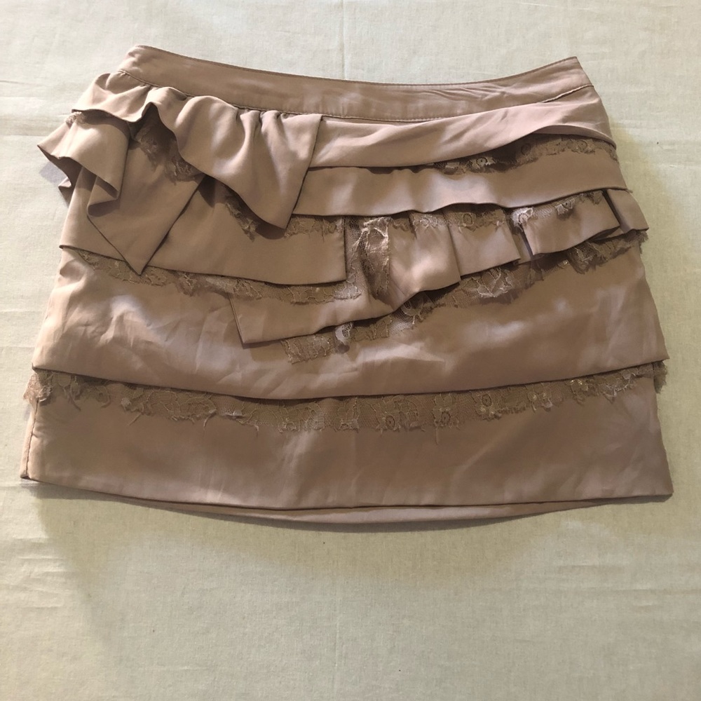 Forever 21 ruffled mini skirt with lace detail